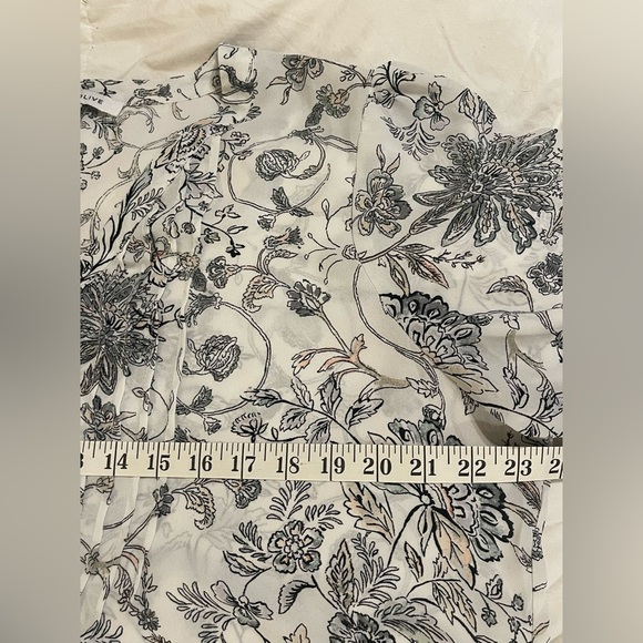 Rose & Olive Women’s Floral Top - Black and Cream | Size 1X - Picture 6 of 8